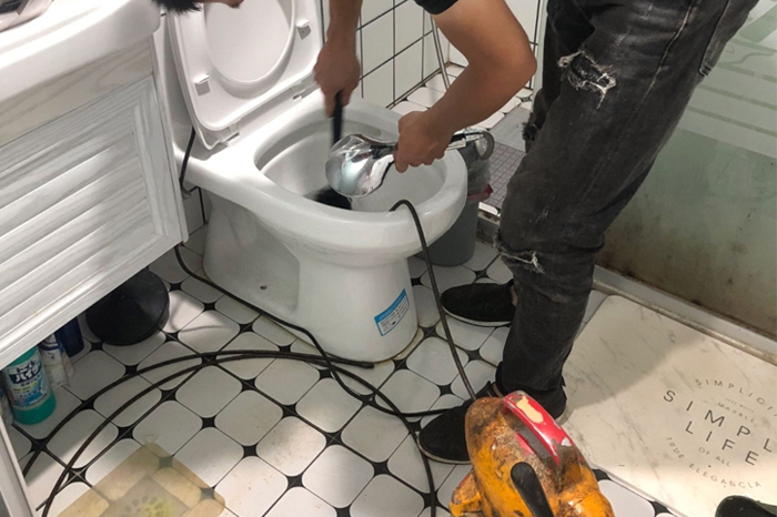 天宁马桶堵塞自己疏通还是找师傅？专业上门服务让你省时更省心