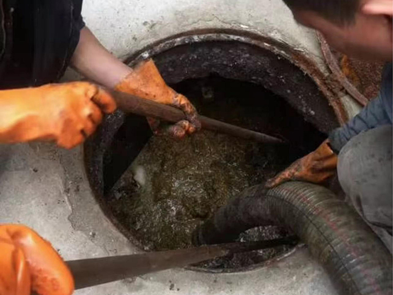 天宁清理化粪池时如何避免沼气的危害？